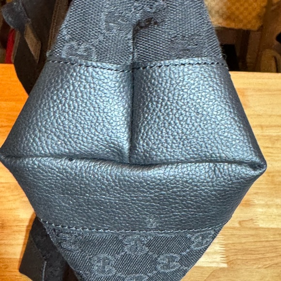SOLD
Gucci Black Textured Tote Bag - Picture 2 of 12